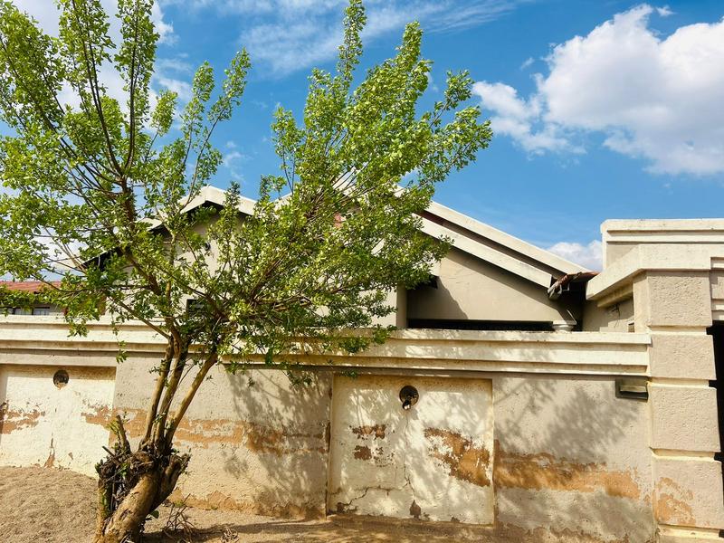 To Let 3 Bedroom Property for Rent in Braamfischerville Gauteng