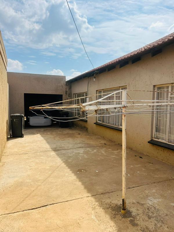 To Let 3 Bedroom Property for Rent in Braamfischerville Gauteng