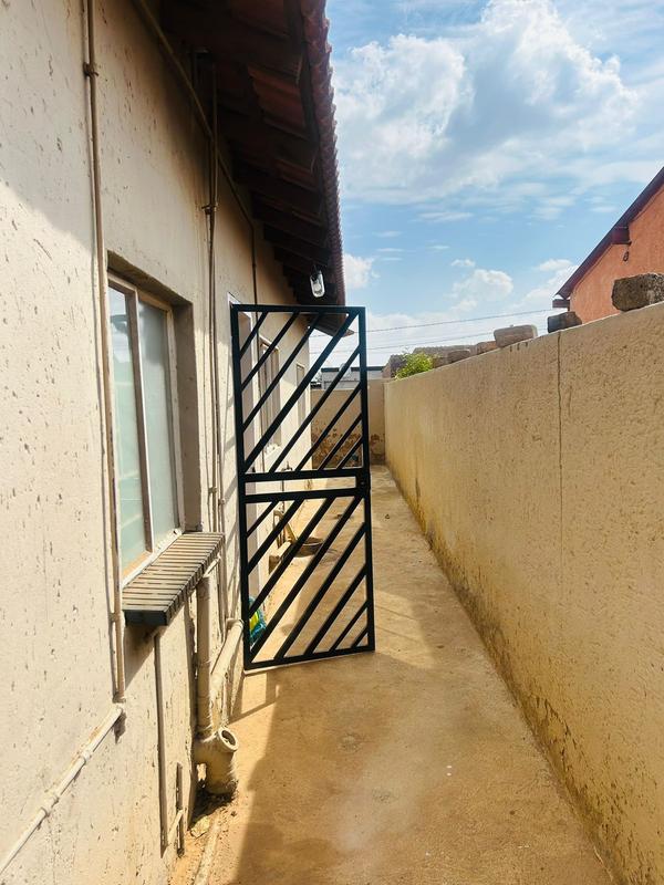 To Let 3 Bedroom Property for Rent in Braamfischerville Gauteng