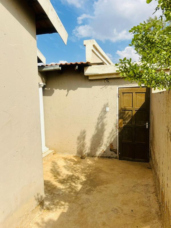To Let 3 Bedroom Property for Rent in Braamfischerville Gauteng