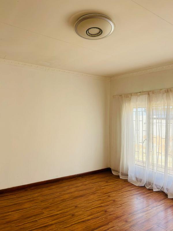To Let 3 Bedroom Property for Rent in Braamfischerville Gauteng
