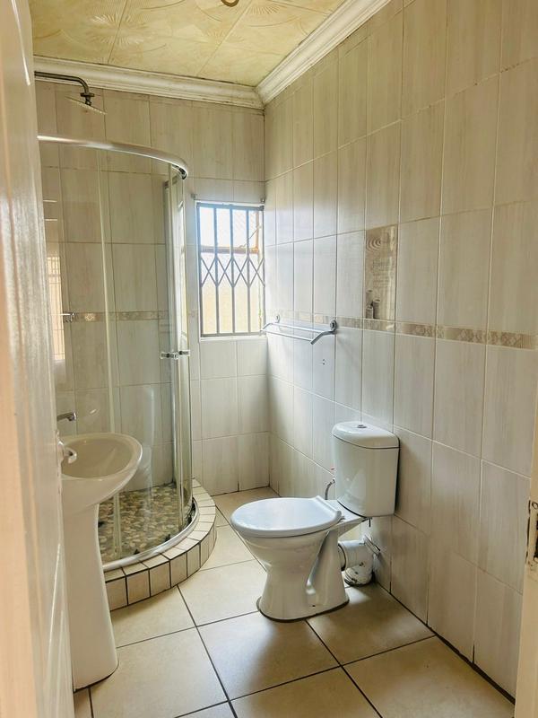 To Let 3 Bedroom Property for Rent in Braamfischerville Gauteng
