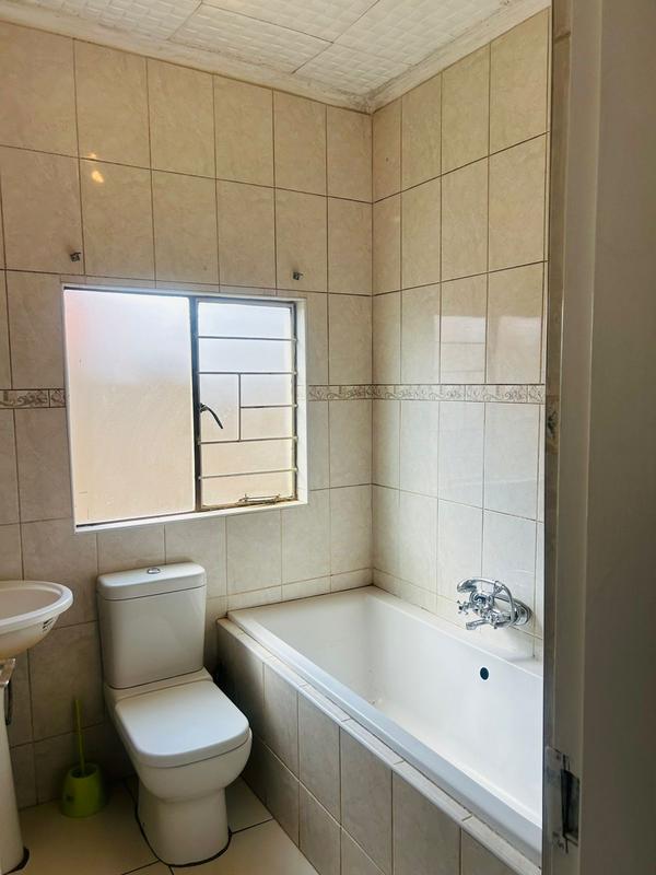 To Let 3 Bedroom Property for Rent in Braamfischerville Gauteng