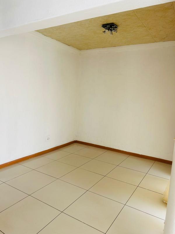 To Let 3 Bedroom Property for Rent in Braamfischerville Gauteng
