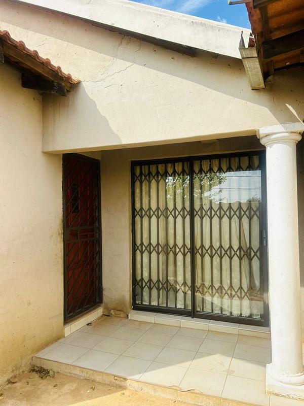 To Let 3 Bedroom Property for Rent in Braamfischerville Gauteng