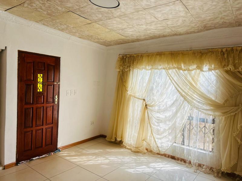 To Let 3 Bedroom Property for Rent in Braamfischerville Gauteng