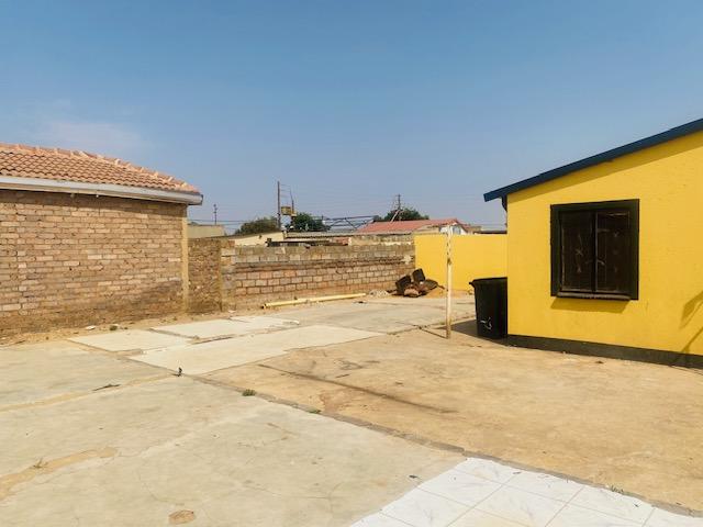 To Let 3 Bedroom Property for Rent in Protea Glen Gauteng