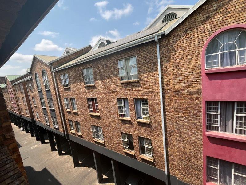 1 Bedroom Property for Sale in Grand Central Gauteng