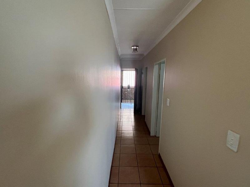 1 Bedroom Property for Sale in Grand Central Gauteng