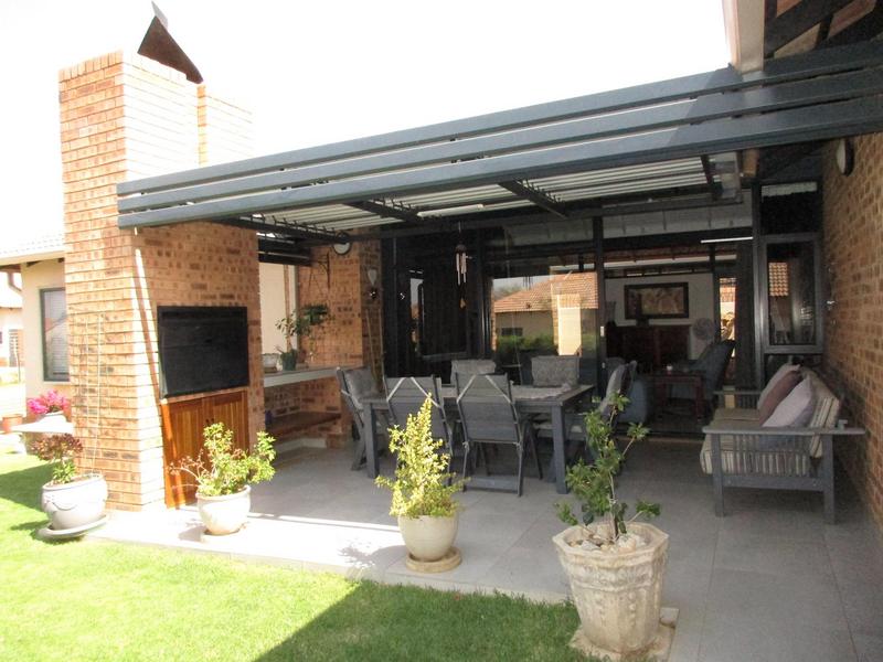2 Bedroom Property for Sale in Silver Lakes Gauteng