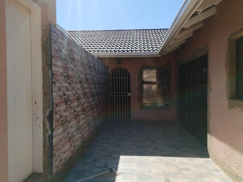 4 Bedroom Property for Sale in Alan Manor Gauteng