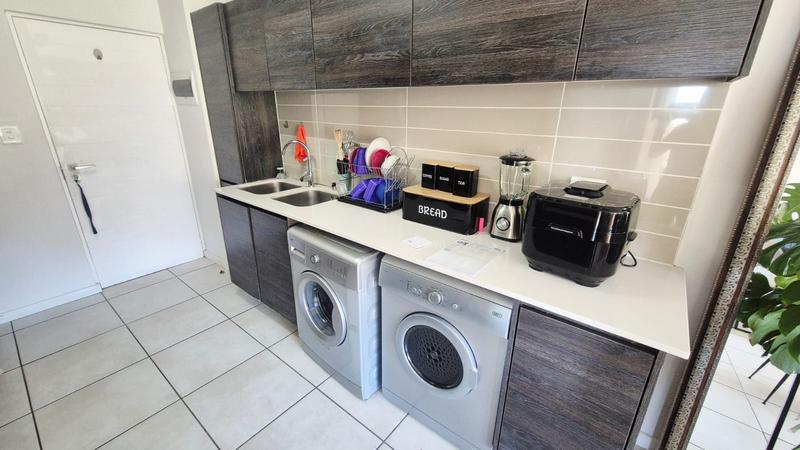1 Bedroom Property for Sale in Oakdene Gauteng