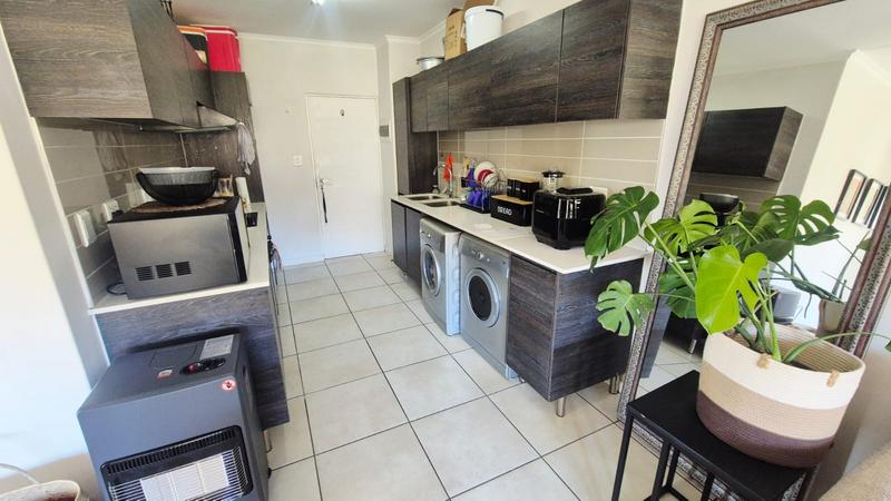 1 Bedroom Property for Sale in Oakdene Gauteng