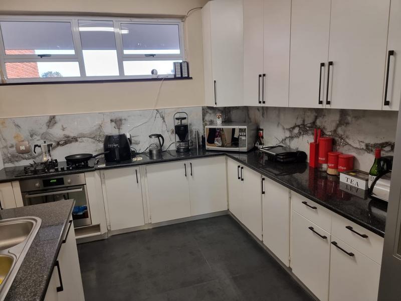 To Let 4 Bedroom Property for Rent in Bedfordview Gauteng