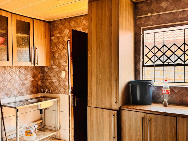 5 Bedroom Property for Sale in Riverlea Gauteng