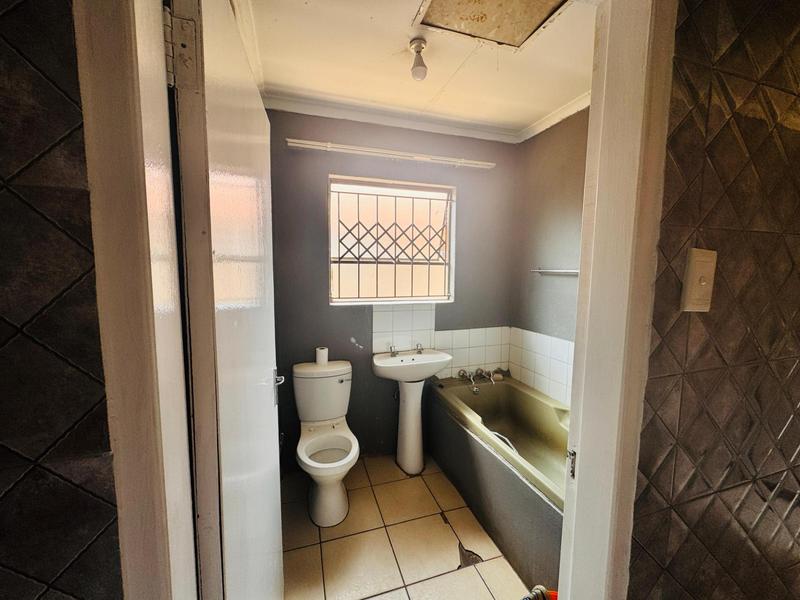 5 Bedroom Property for Sale in Riverlea Gauteng