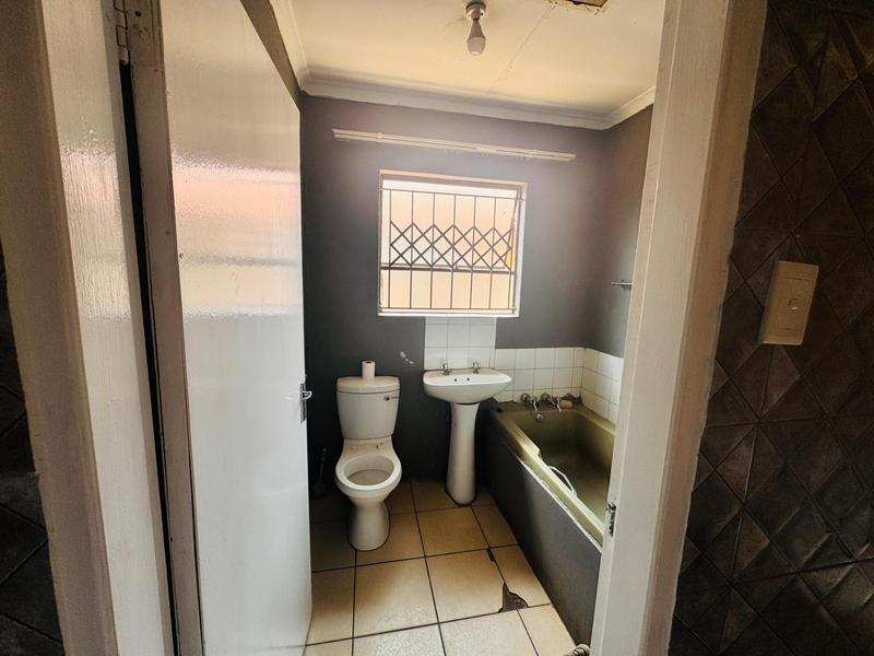 5 Bedroom Property for Sale in Riverlea Gauteng