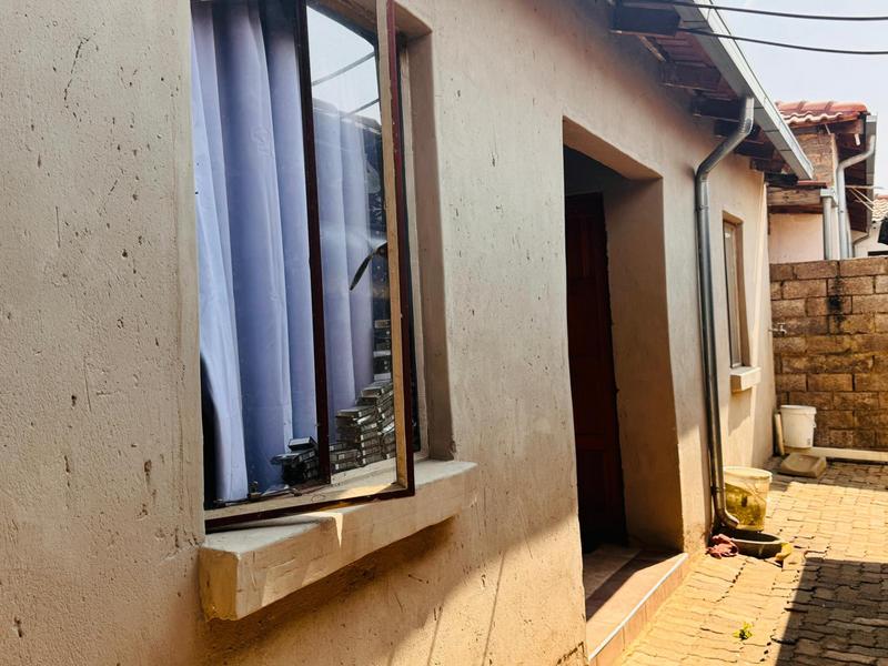 5 Bedroom Property for Sale in Riverlea Gauteng