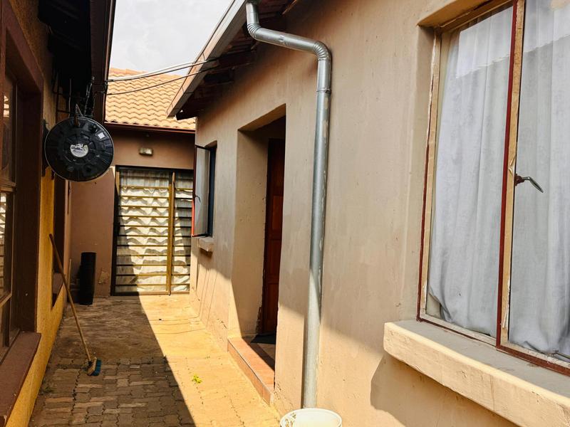 5 Bedroom Property for Sale in Riverlea Gauteng