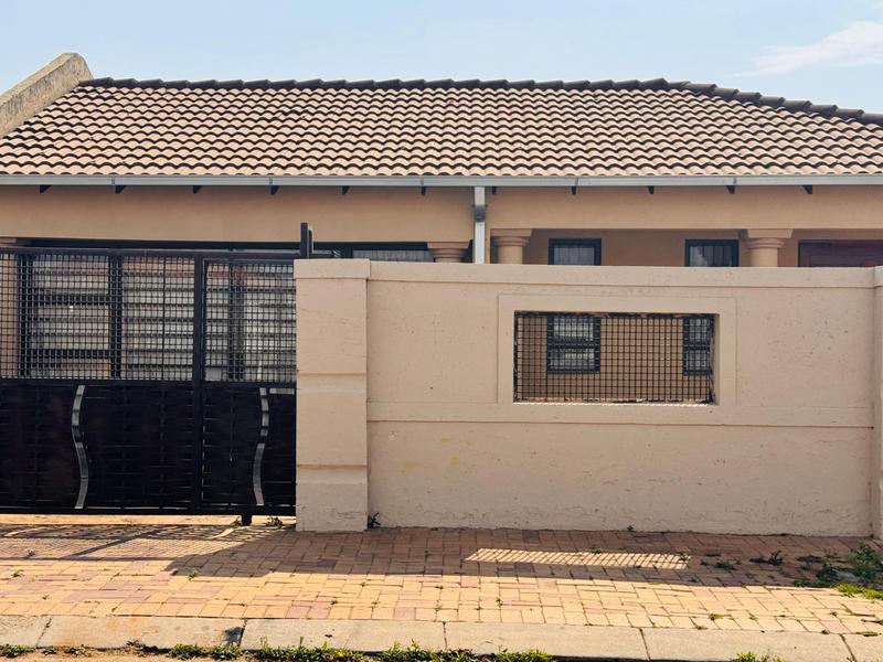 5 Bedroom Property for Sale in Riverlea Gauteng