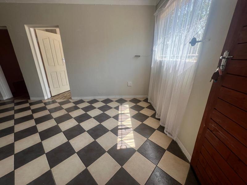To Let 2 Bedroom Property for Rent in Greenhills Gauteng