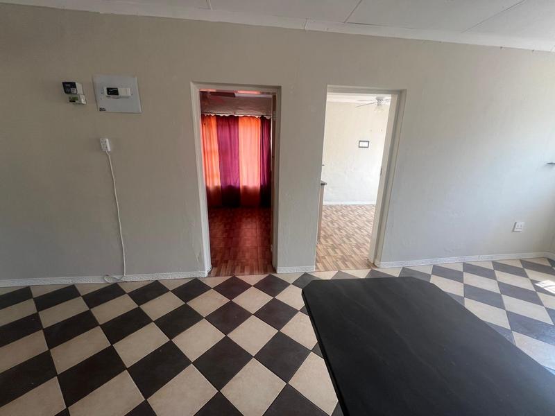 To Let 2 Bedroom Property for Rent in Greenhills Gauteng
