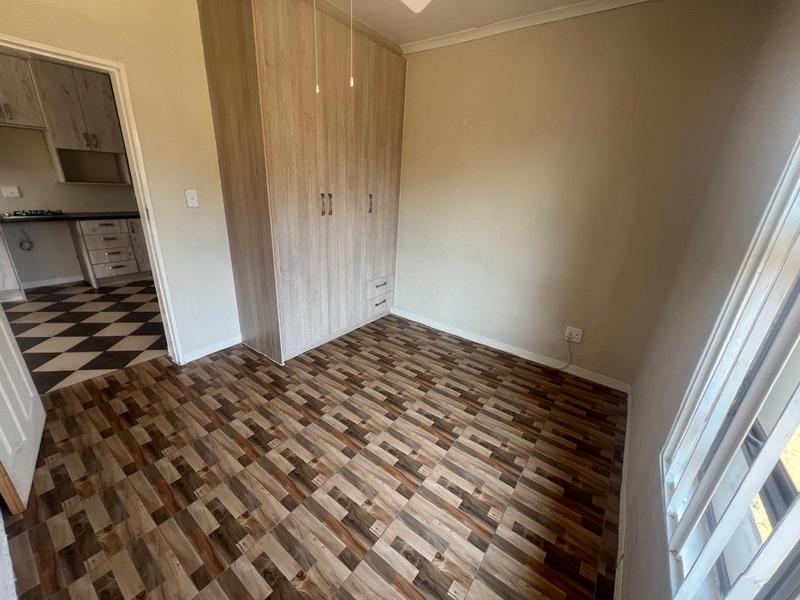 To Let 2 Bedroom Property for Rent in Greenhills Gauteng