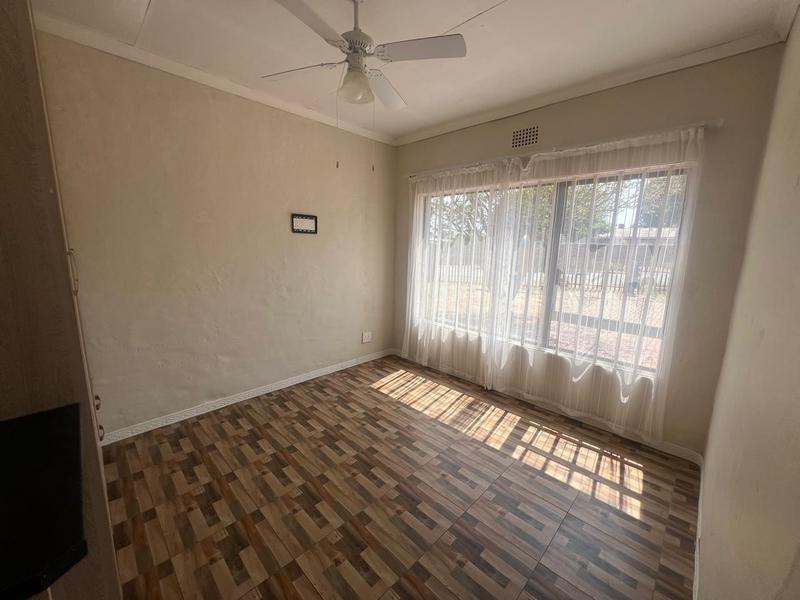 To Let 2 Bedroom Property for Rent in Greenhills Gauteng