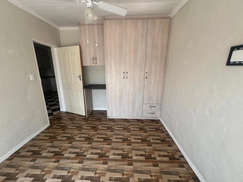 To Let 2 Bedroom Property for Rent in Greenhills Gauteng