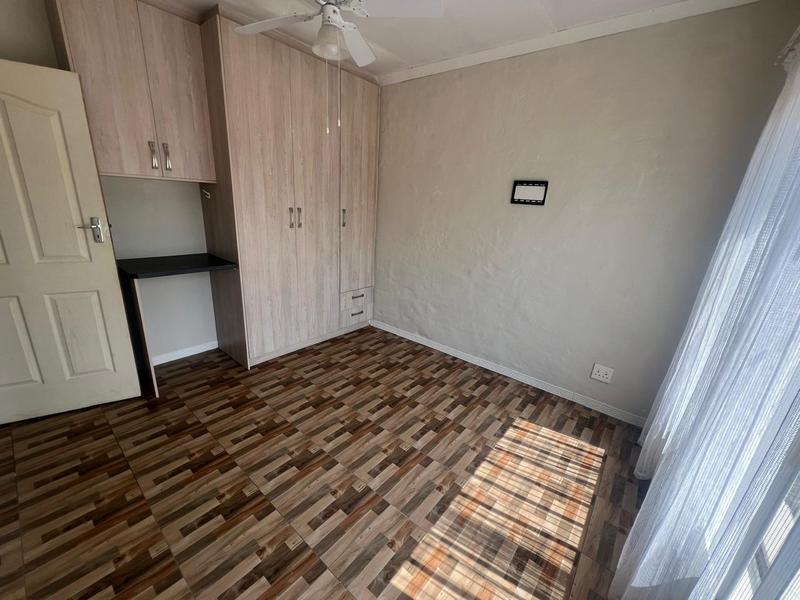 To Let 2 Bedroom Property for Rent in Greenhills Gauteng