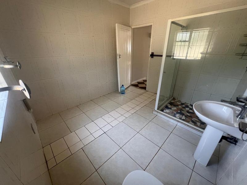 To Let 2 Bedroom Property for Rent in Greenhills Gauteng