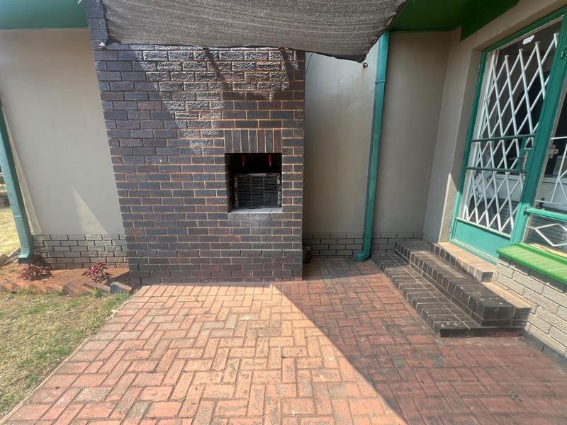 To Let 2 Bedroom Property for Rent in Greenhills Gauteng
