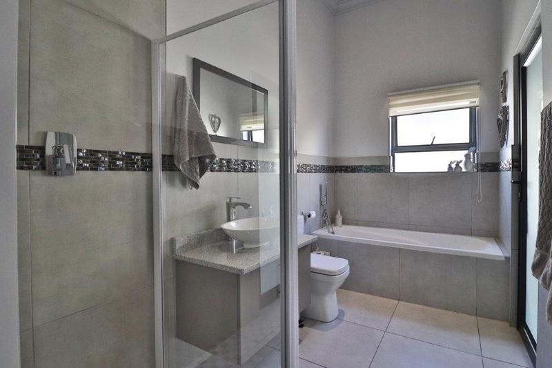 To Let 3 Bedroom Property for Rent in Copperleaf Estate Gauteng