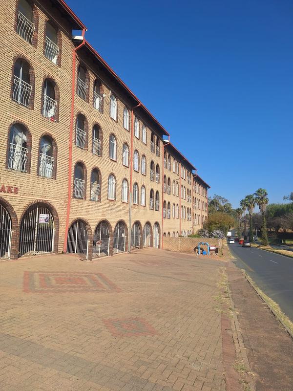 To Let 3 Bedroom Property for Rent in Florida Park Gauteng