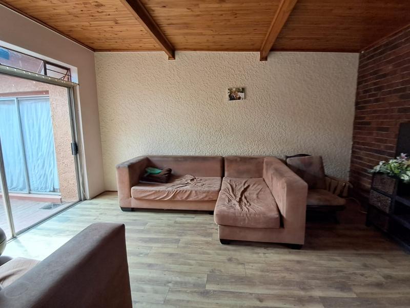 To Let 3 Bedroom Property for Rent in Weltevreden Park Gauteng