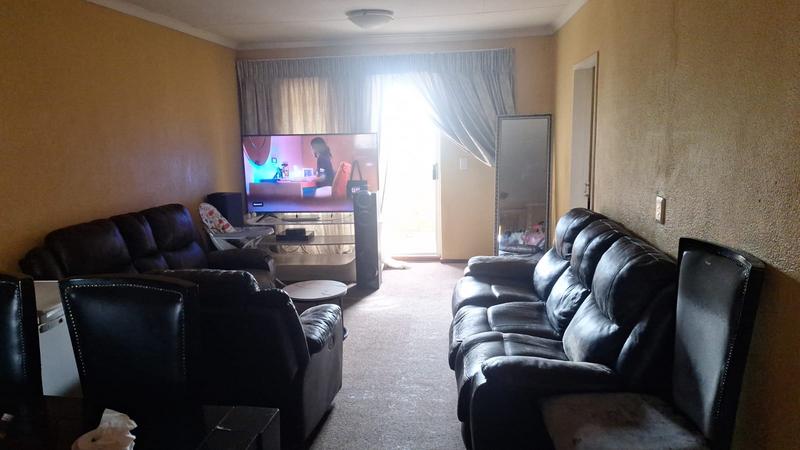 To Let 2 Bedroom Property for Rent in Wilro Park Gauteng