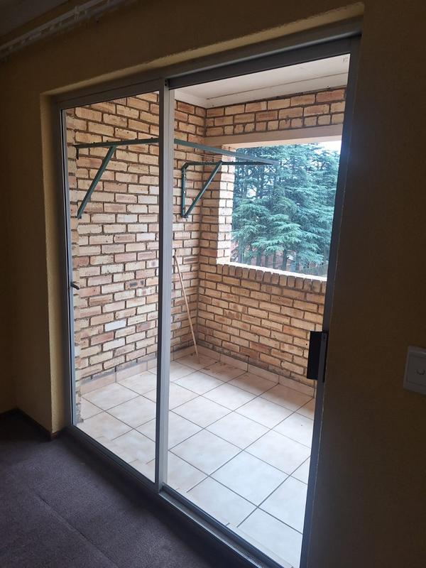 To Let 2 Bedroom Property for Rent in Wilro Park Gauteng