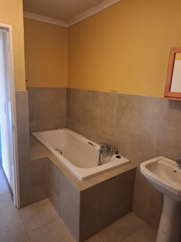 To Let 2 Bedroom Property for Rent in Wilro Park Gauteng