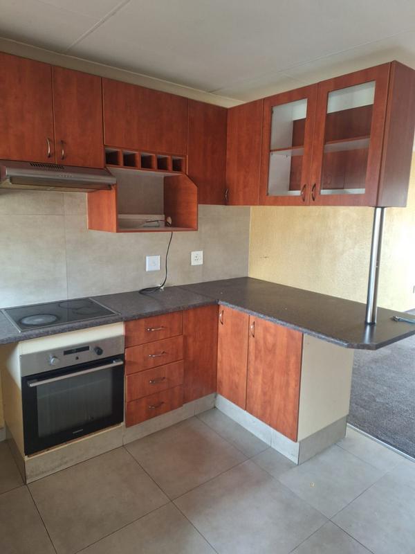 To Let 2 Bedroom Property for Rent in Wilro Park Gauteng