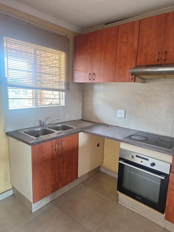 To Let 2 Bedroom Property for Rent in Wilro Park Gauteng