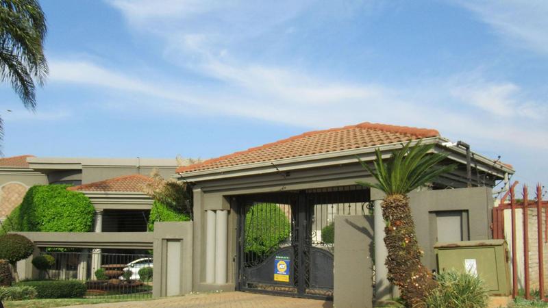 5 Bedroom Property for Sale in Ruimsig Gauteng