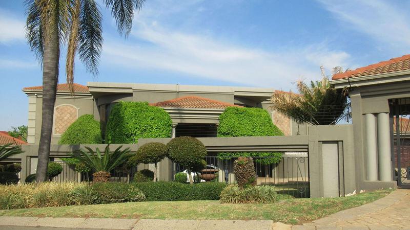 5 Bedroom Property for Sale in Ruimsig Gauteng