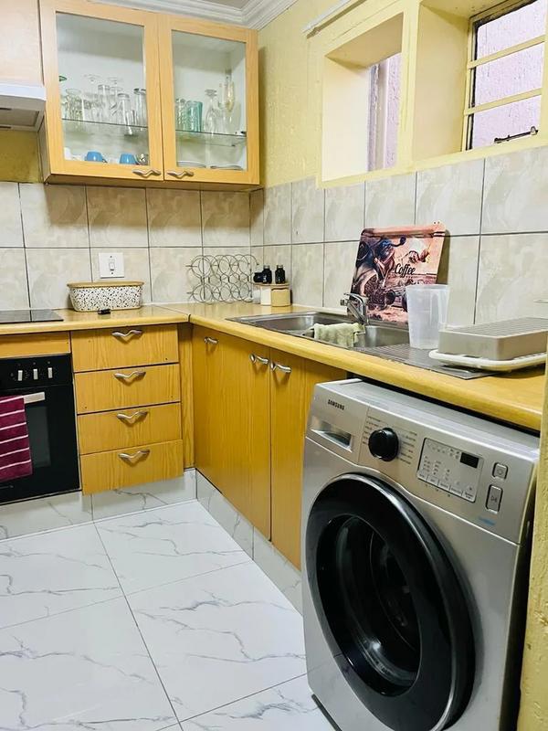To Let 2 Bedroom Property for Rent in Mondeor Gauteng
