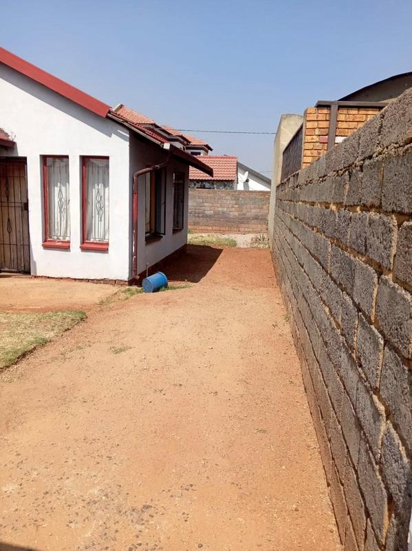 2 Bedroom Property for Sale in Protea Glen Gauteng
