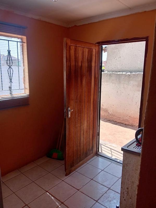 2 Bedroom Property for Sale in Protea Glen Gauteng