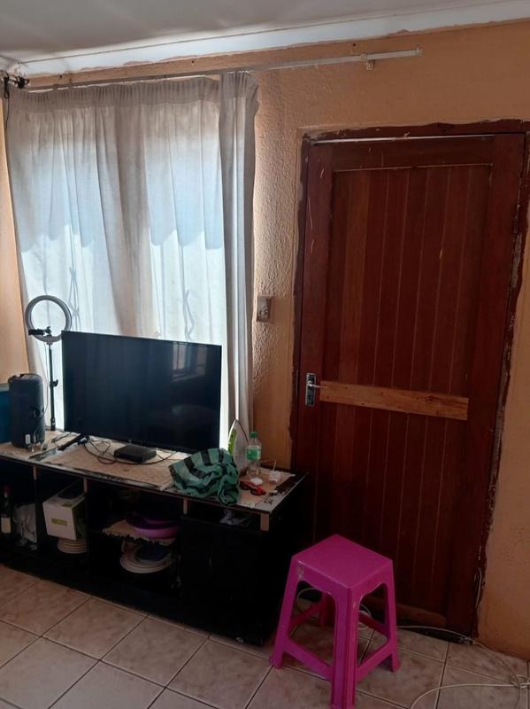 2 Bedroom Property for Sale in Protea Glen Gauteng