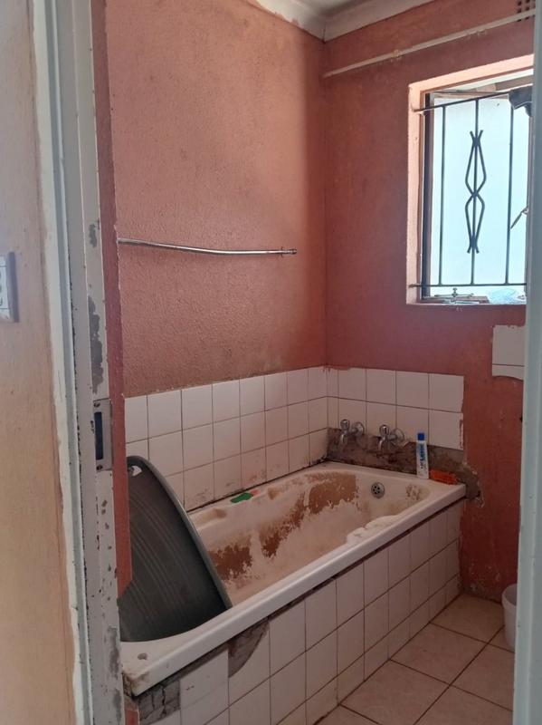 2 Bedroom Property for Sale in Protea Glen Gauteng