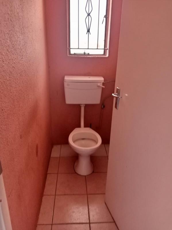 2 Bedroom Property for Sale in Protea Glen Gauteng