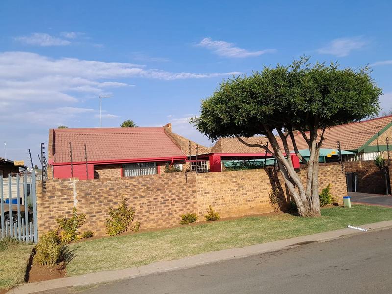 To Let 4 Bedroom Property for Rent in Dersley Gauteng