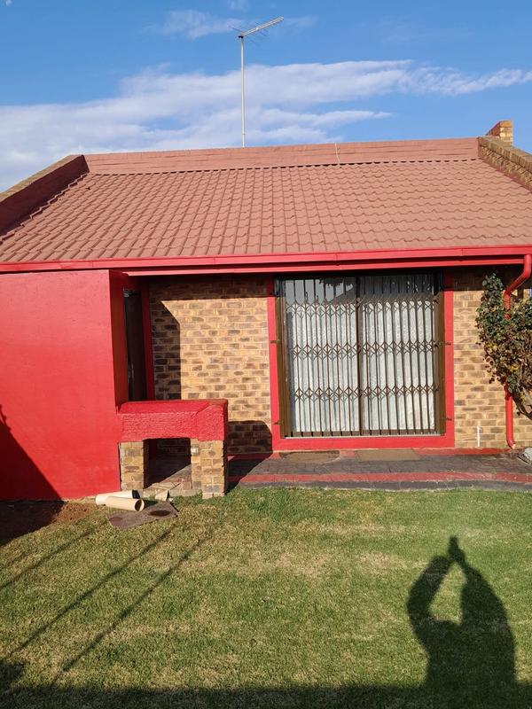 To Let 4 Bedroom Property for Rent in Dersley Gauteng